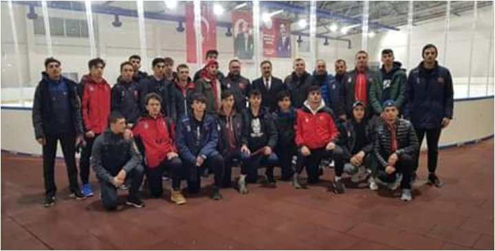 Güler'den U20 buz hokeyi milli takımını ziyaret 