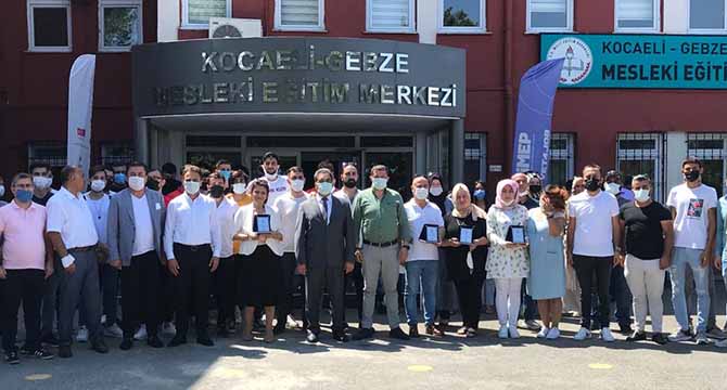 Gebze Mesleki Eğitim Merkezinde İlk Lise Diplomaları Verildi