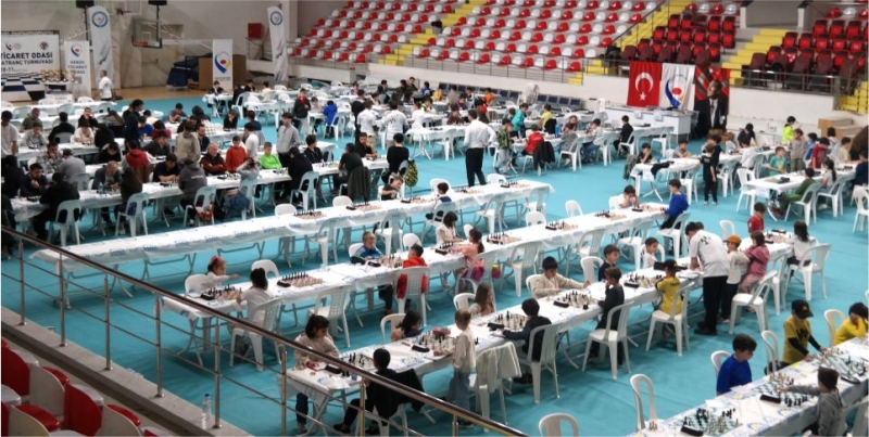 GEBZE’DE GENÇLER SATRANÇTA BULUŞTU