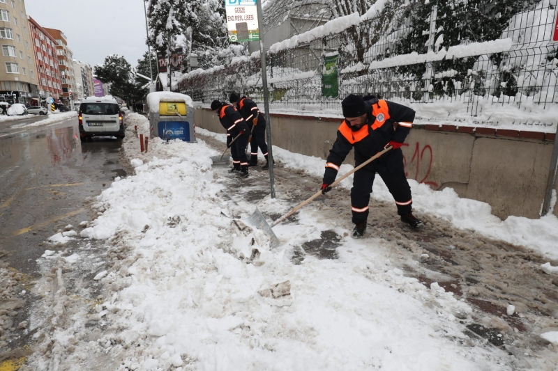 Gebze’de Kar Mesaisi Devam Ediyor