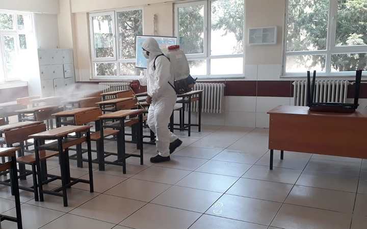 Gebze’de okullar dezenfekte ediliyor
