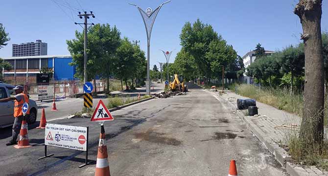 Gebze’deki önemli caddelerde yol onarımı yapıldı