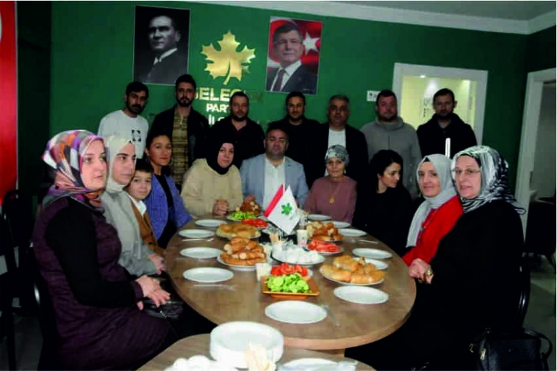 GELECEK PARTİSİ ÇAYIROVA'DAN KAHVALTILI TOPLANTI
