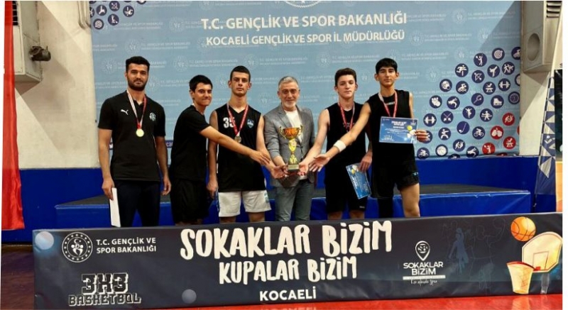 genç basketbolcuları il şampiyonu oldu