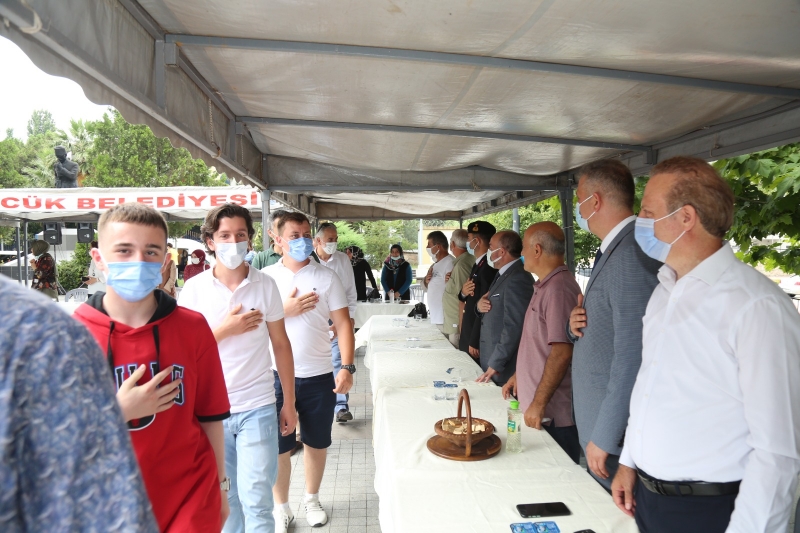 Gölcük  Anıtpark’ta Bayramlaştı 