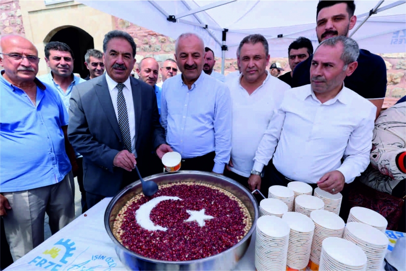 Güler ve  Büyükgöz’den aşure ikramı   