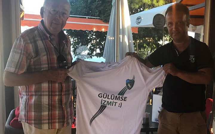 ‘Gülümse İzmit’ forması, mutluluktan ağlattı