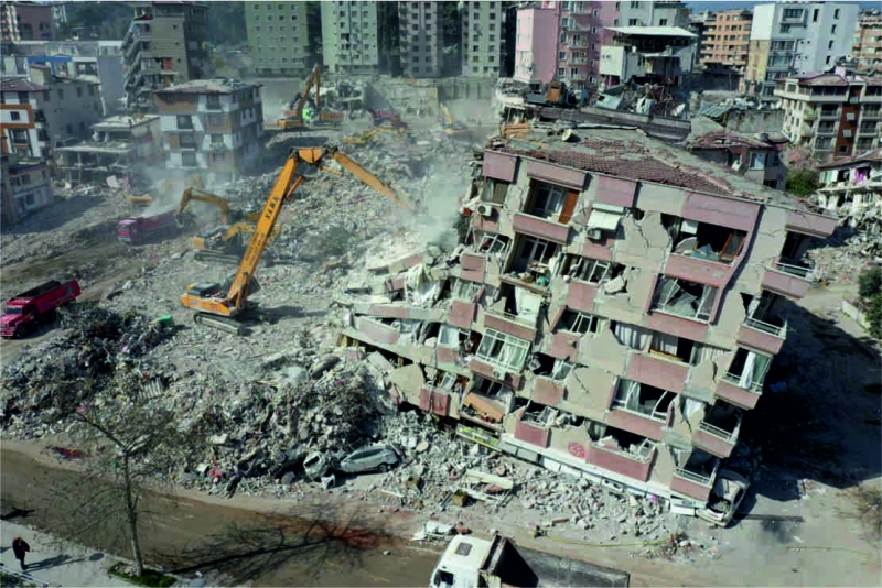 Hatay’da 51 binanın yıkımını yaptı