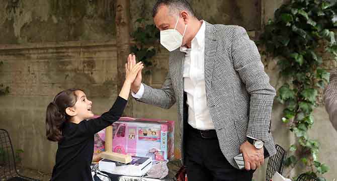 Hiranur’dan Başkan Büyükakın’a mutluluğun resmi