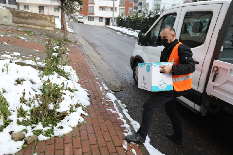 İhtiyaç sahiplerine sıcak yemek, gıda ve yakacak