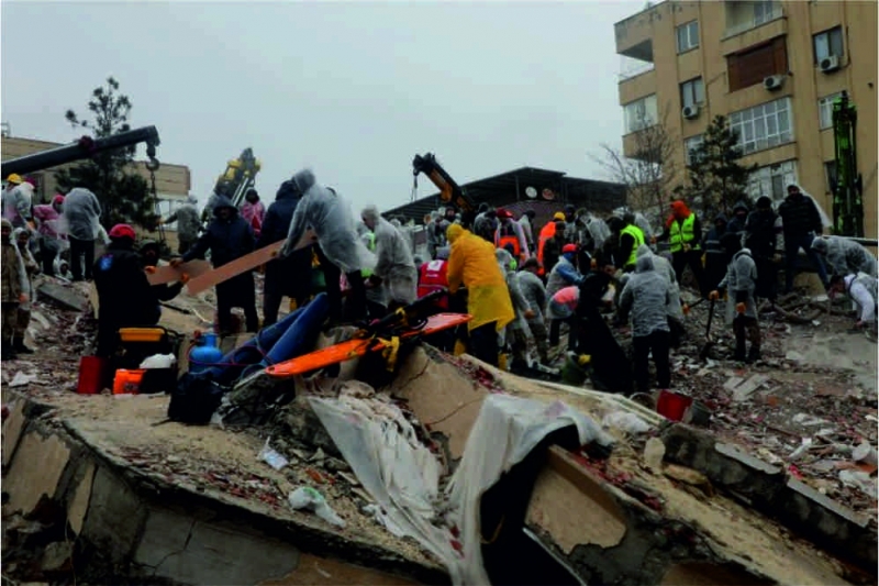  İki büyük deprem ve artçılar 10 ili vurdu!