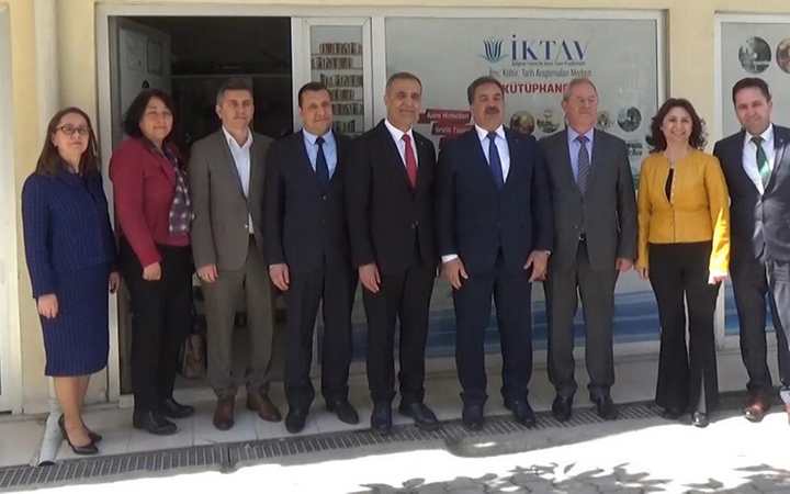 İktav Vakfı Kütüphanesi Açıldı