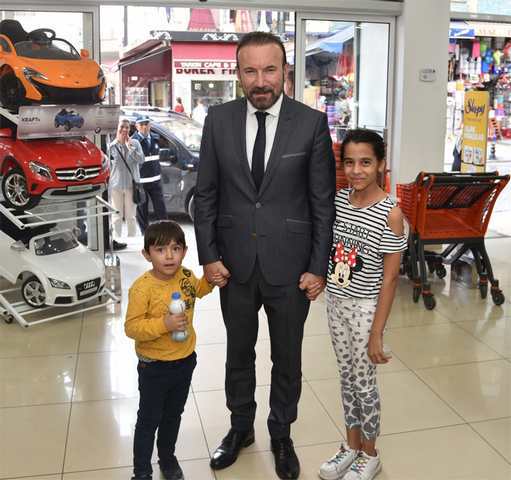 DOĞAN, SÜREKLİ HALKIN ARASINDA