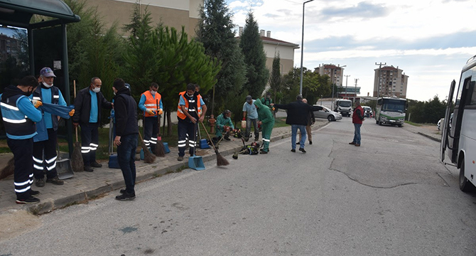 İzmit Belediyesi’nden Arızlı’da Temizlik Seferberliği