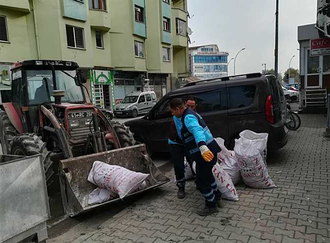 İZMİT’TE AYDA 5500 TON ATIK TOPLANIYOR