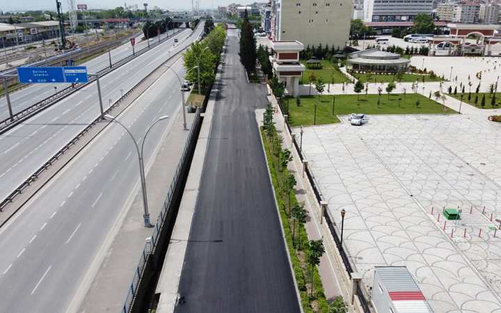 İzmit’te Valilik önü yan yolu bir günde asfaltlandı