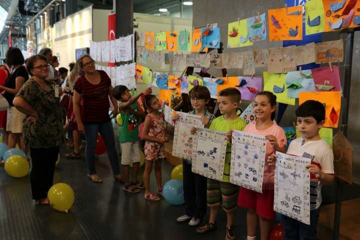 Kağıt Sanatları Akademisi’ni tamamlayan öğrencilere sertifika