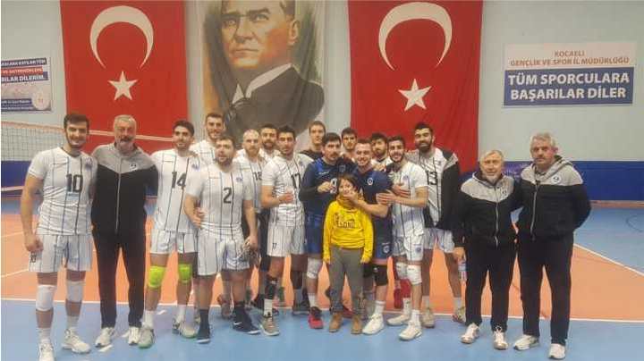 Kağıtspor, Voleybol’da liderliğini sürdürüyor