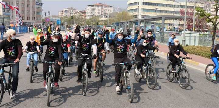 Kansere karşı pedal çevirdiler