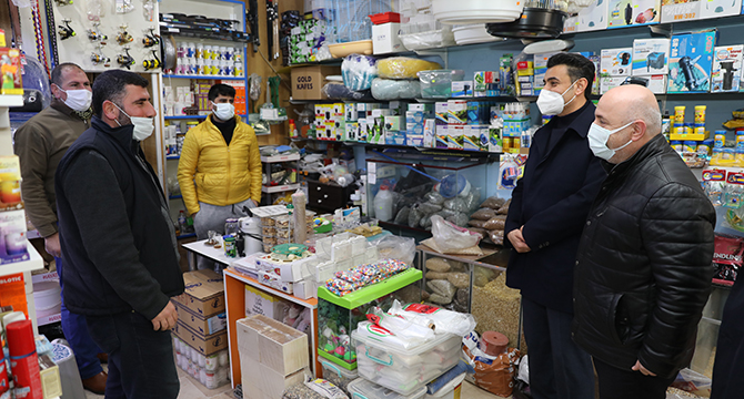 Kara ve Bıyık, hafta sonu esnafı ziyaret etti