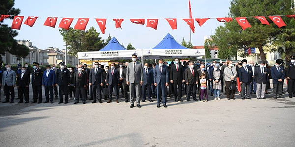 KARTEPE'DE COŞKULU 29 EKİM RESMİ TÖRENLERİ