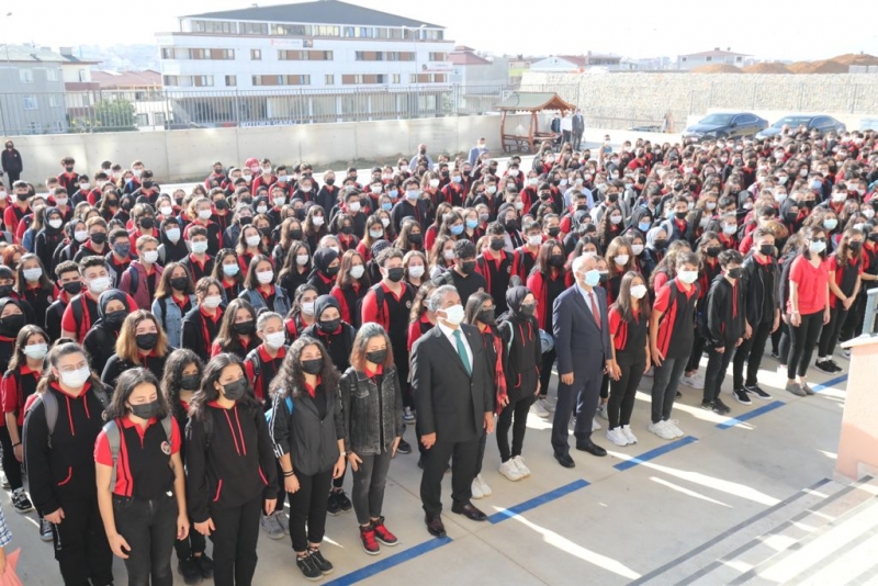 Kaymakam Güler ve Başkan Büyükgöz Bayrak Törenine Katıldı