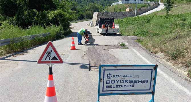 Kent genelindeki yollarda bakım ve onarımla sürüyor