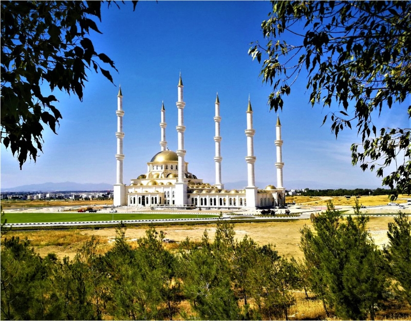 KKTC’nin en büyük camisi