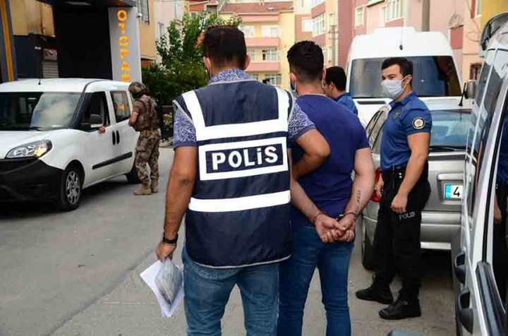 Körfez kurdu operasyonu: 8 tutuklama