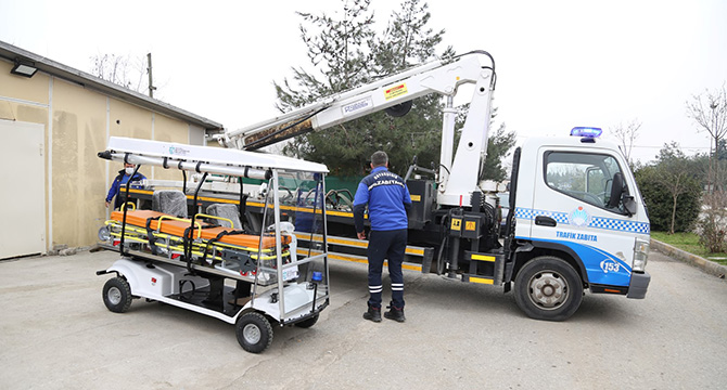 KOÜ’ye 2 elektrikli ambulans aracı