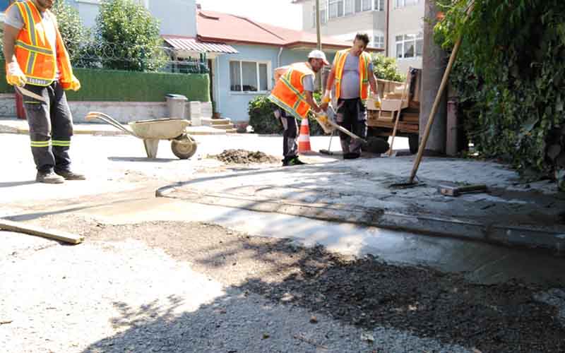 Mahallelerde çalışmalar sürüyor