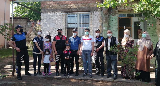 Minik Eymen Polisler korkusunu yendi