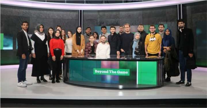 Misafir öğrenciler TRT World stüdyolarını ziyaret etti