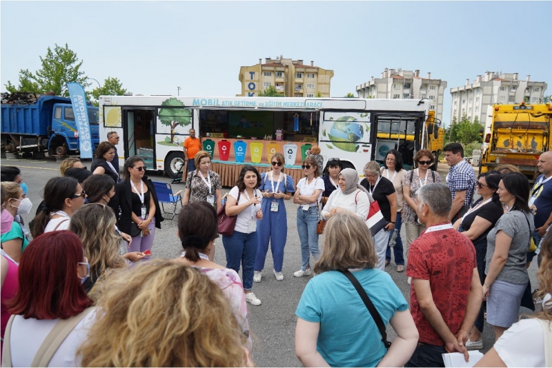        Mobil eğitim aracına yabancı ilgisi