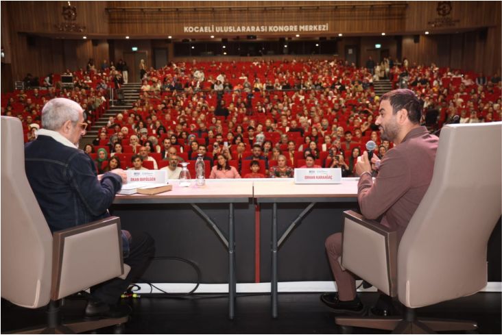 Okan Bayülgen: Tek çare kitap okumak