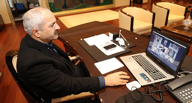 PROJELERİNİ BAKANA ANLATTI