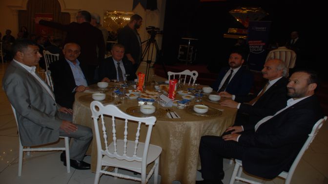 Saadet Partisi, iftarına yoğun ilgi