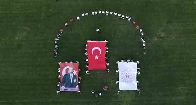 Saat 19:19 ’da  İstiklal Marşımız Okundu