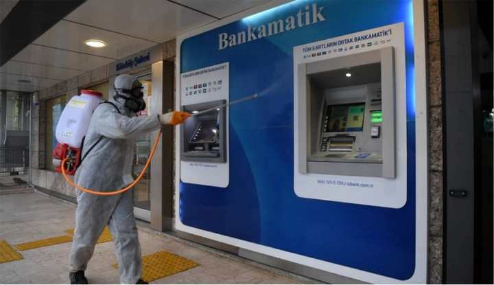SAĞLIK OCAKLARI, ECZANELER VE BANKALAR DEZENFEKTE EDİLDİ
