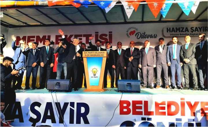 Şayir gümbür gümbür geliyor