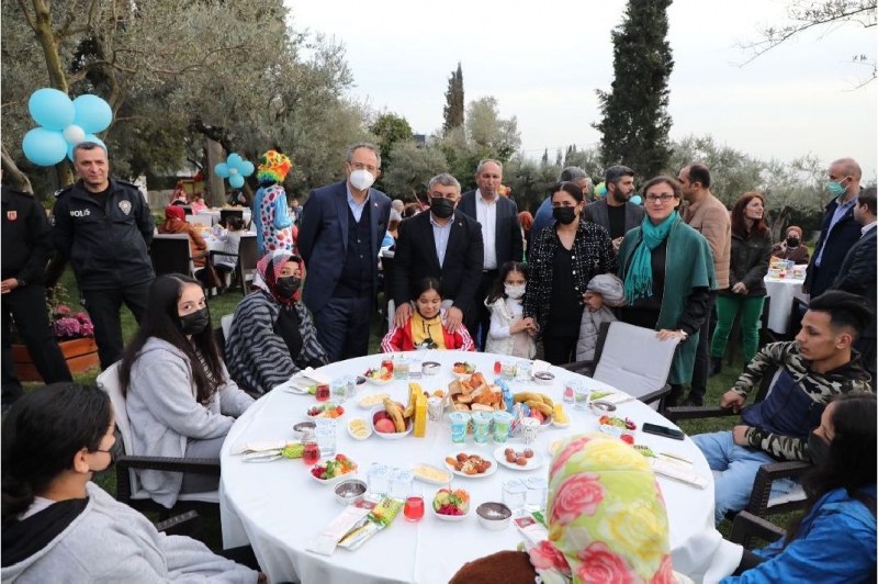 Şayir, yetim çocuklarla bir araya geldi