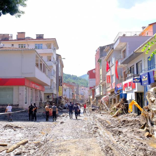 Sel felaketinde can kaybı 81'e yükseldi