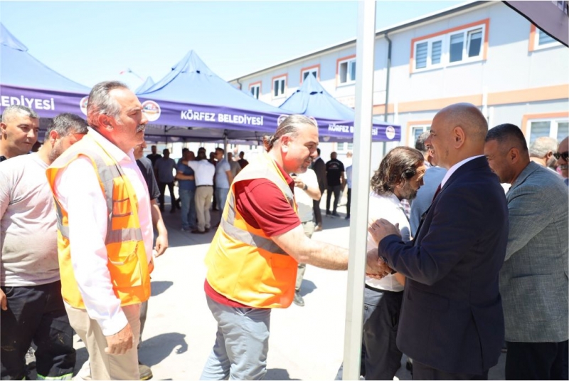 Söğüt personelle bayramlaştı