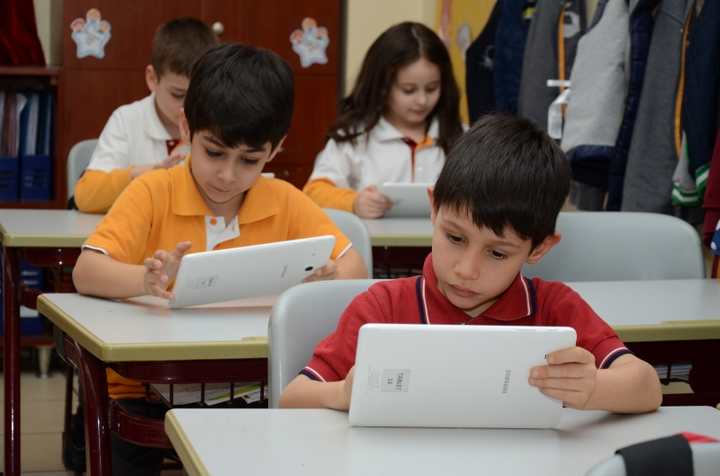 Tablet İstasyonu Teknolojiyi Derslere Taşıyor