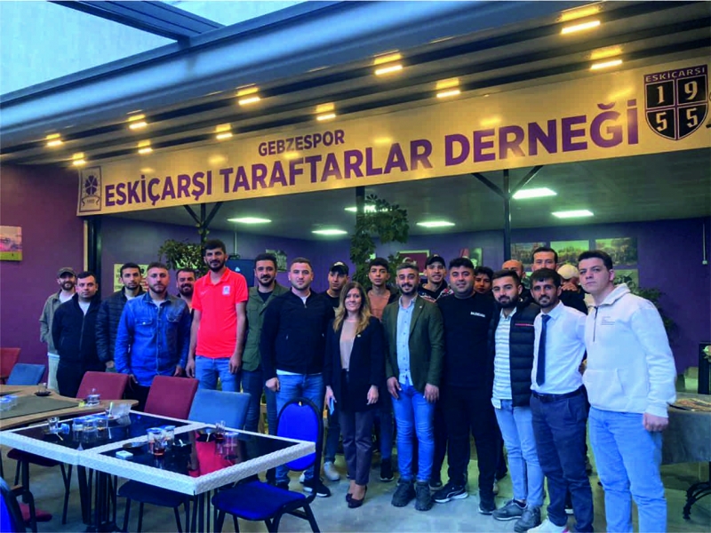 Taraftar Çakır’ı bağrına bastı