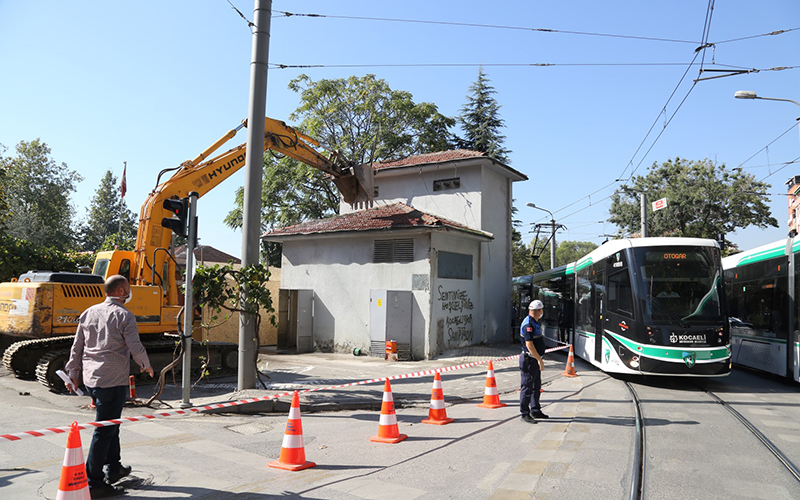 Tehlike oluşturan trafo yıkıldı