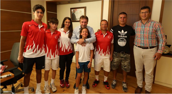 Tenis’in Şampiyonlarından Başkan Demirci’ye Ziyaret