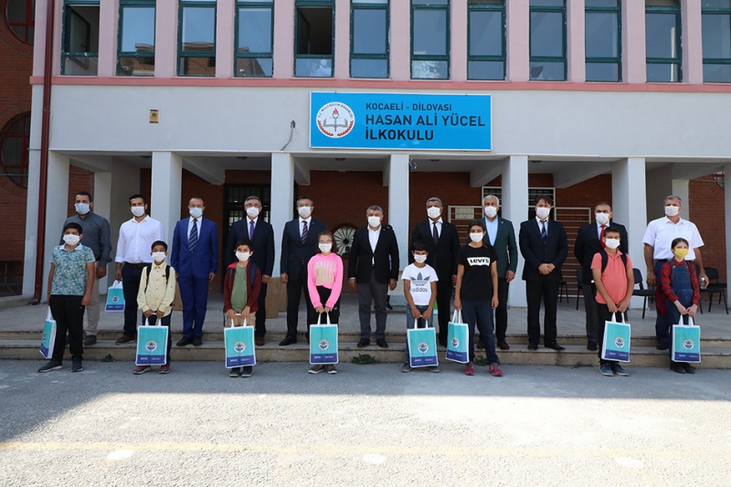UĞRUNA MAKAM ARACINI SATTIĞI ÖĞRENCİLERİ BU YIL DA UNUTMADI 