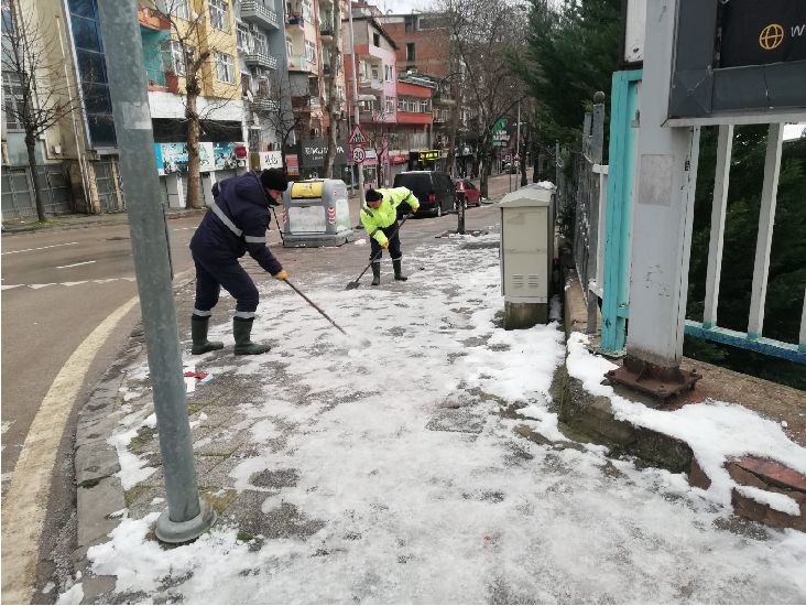 Üstgeçitler ve yaya yolları hep açık   