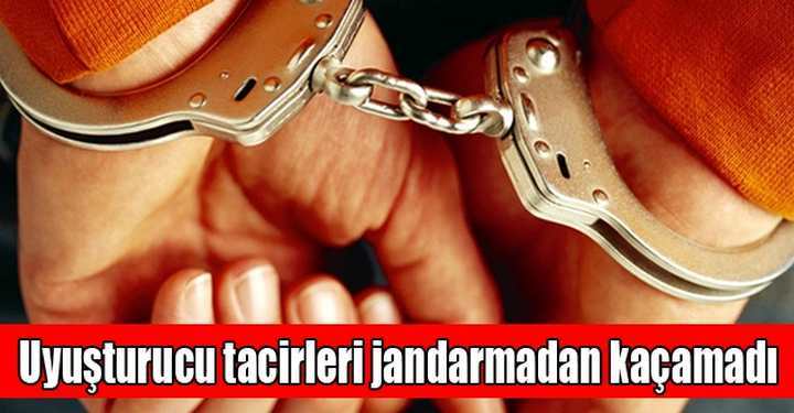 Uyuşturucu tacirleri jandarmadan kaçamadı
